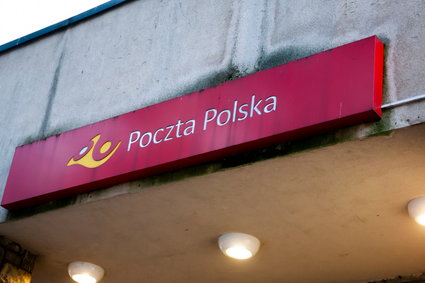 Poczta Polska ostrzega przed fałszywymi SMS-ami o opłatach za przesyłki