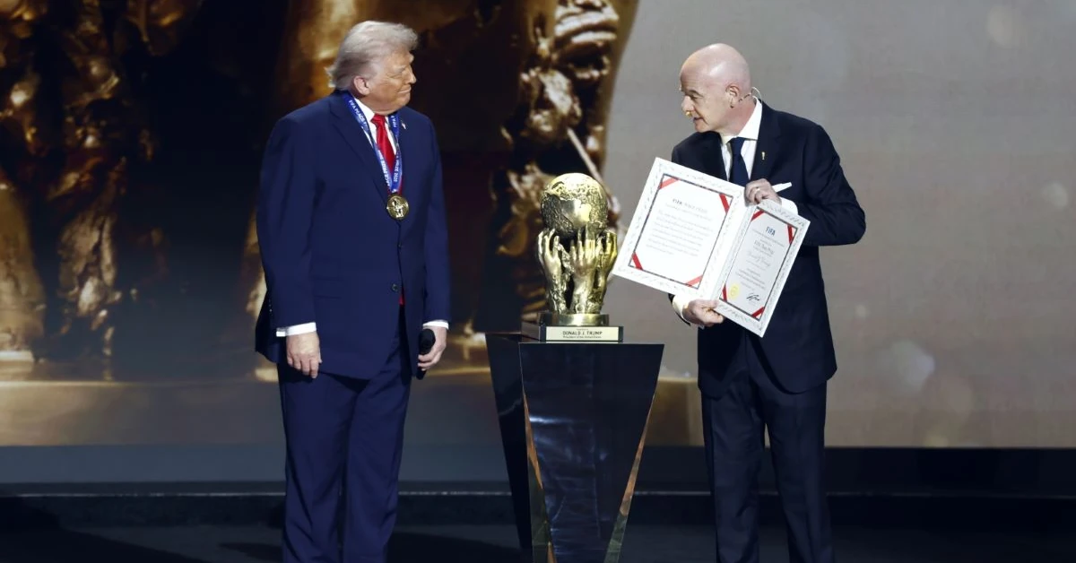 Szok w świecie piłki. Donald Trump otrzymał Pokojową Nagrodę FIFA