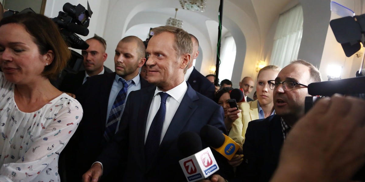 donald tusk psl sejm korytarz