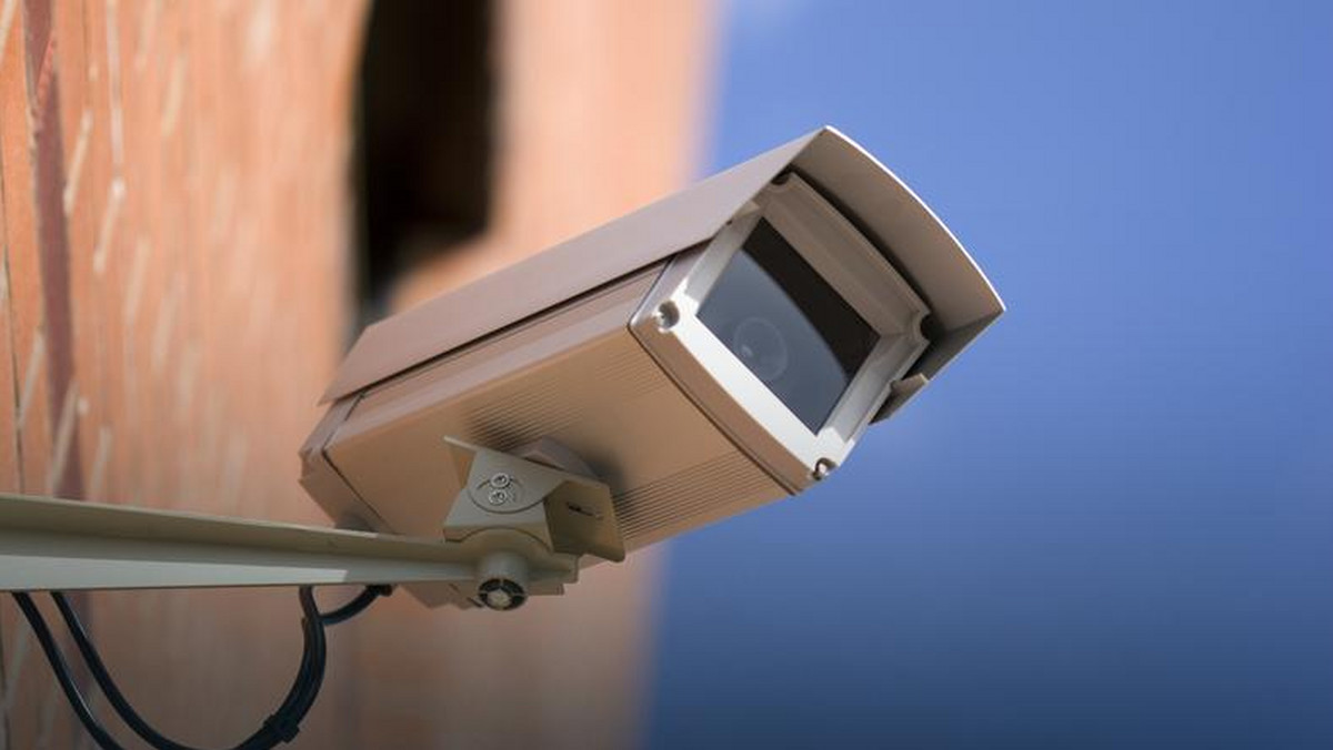 O 84 kamery zwiększył się w tym roku system monitoringu miejskiego w Łodzi, w wyniku czego niebezpieczne zdarzenia na terenie miasta śledzone są za pomocą 446 kamer - wynika z informacji łódzkiej Straży Miejskiej.