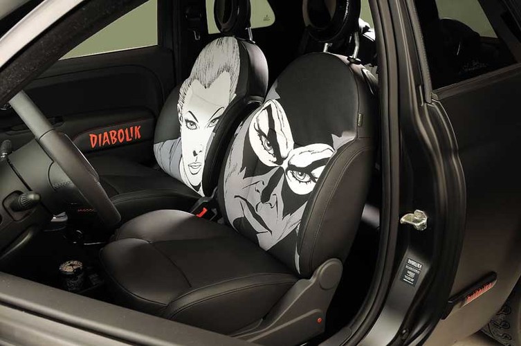 Kabina? Jakby oklejona kartkami z komiksu