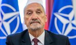 Palili flagi NATO - Macierewicz bierze ich z otwartymi ramionami!