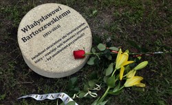 Bartoszewski, Pilecki, ks. Zieja. Kolejni upamiętnieni w warszawskim Ogrodzie Sprawiedliwych