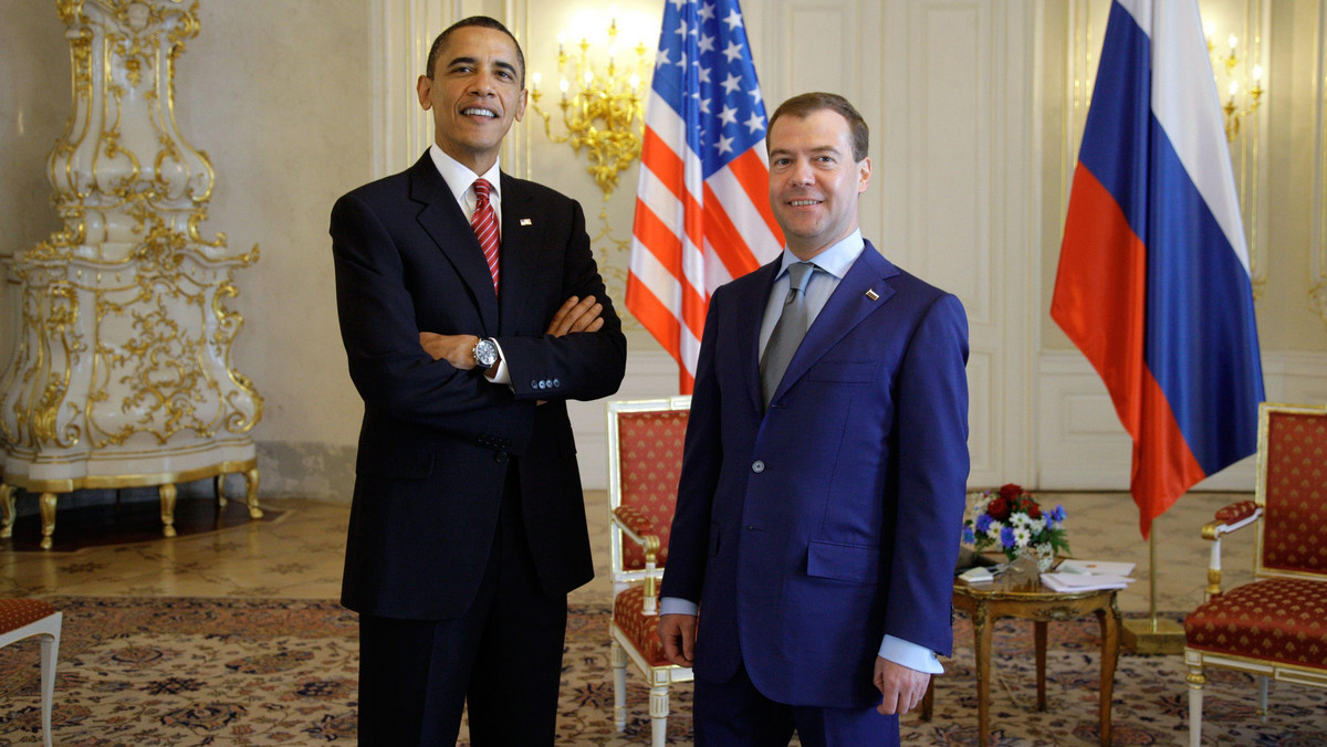 Prezydenci USA i Rosji - Barack Obama i Dmitrij Miedwiediew - podpisali w Pradze nowy układ o ograniczeniu zbrojeń strategicznych (START).