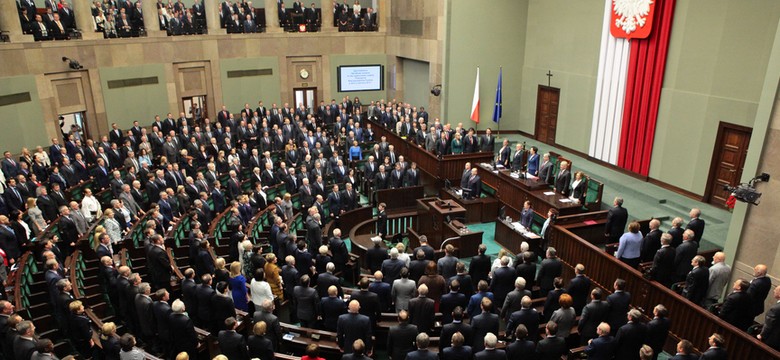 PiS finiszuje na półmetku. "Bóg dał PiS-owi zwycięstwo, diabeł koalicjantów"