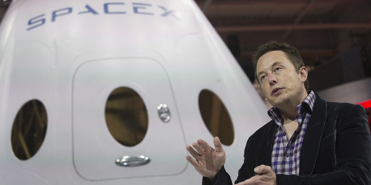 SpaceX CEO Elon Musk speaks after unveiling the Dragon V2 spacecraft in Hawthorne, California May 29, 2014