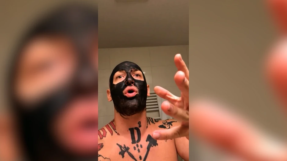 Desingerica tokom skincare rutine peva Bajagu