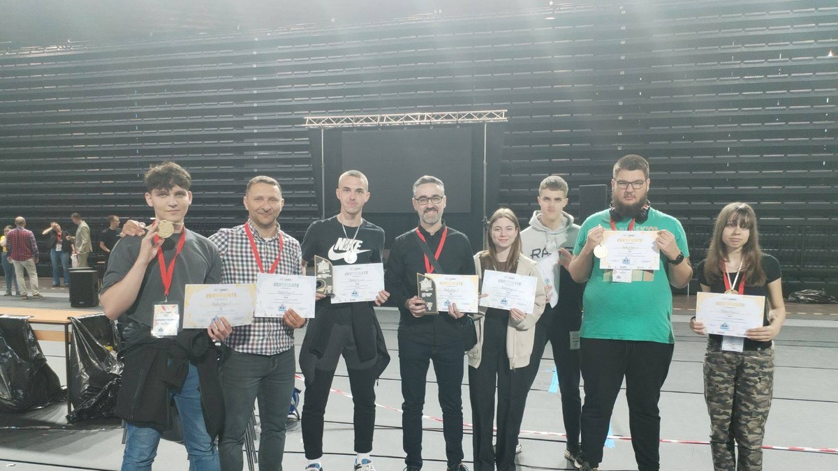 Učenici Tehničke škole u Vladičinom Hanu ponovo najbolji robotičari uSrbiji