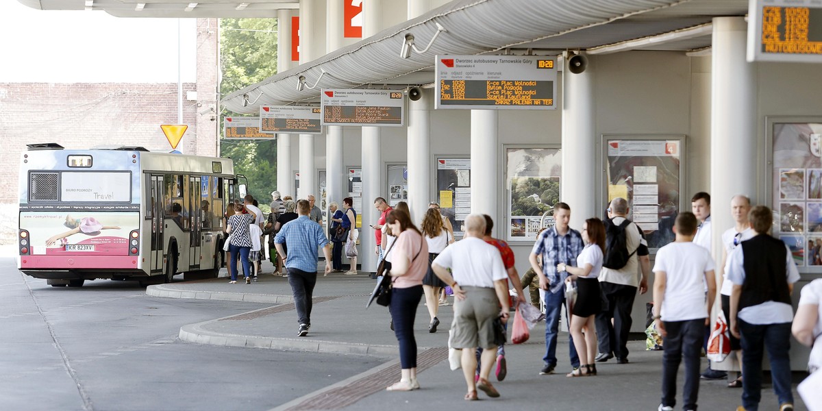 W Tarnowskich Gorach pasazerowie w koncu zaczna w pelni uzywac systemu SKUP