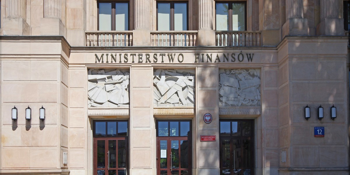 Reguły fiskalne powinny być bardziej elastyczne - mówi Łukasz Czernicki, główny ekonomista Ministerstwa Finansów. 