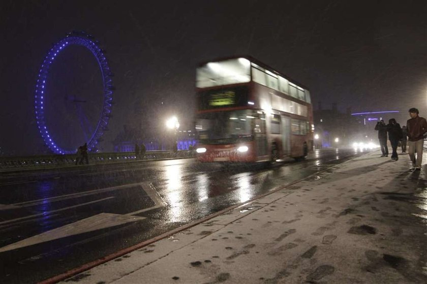 Zima w Londynie. Odwołują loty z Heathrow