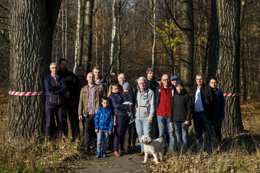 Społecznicy i przedstawiciele stowarzyszeń bronią zieleni w Parku Śląskim