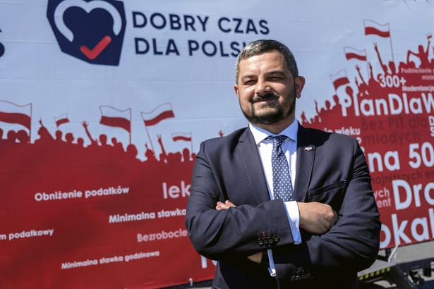 To jest oczywiste - premierem polskiego rządu jest pan premier Mateusz Morawiecki" - podkreślił Sobolewski.