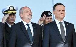 Komu ufają Polacy? Prezydent na czele rankingu, na drugim biegunie Macierewicz i Kaczyński [SONDAŻ]