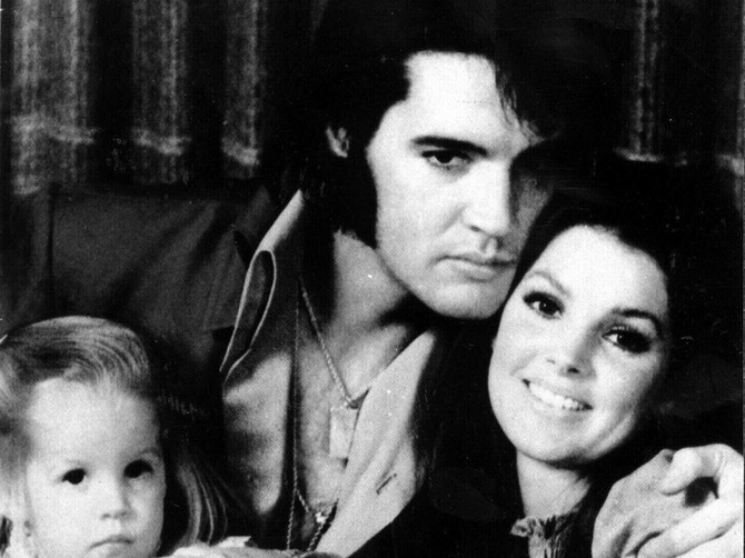 Elvis Prisli pre nekoliko decenija sa suprugom Prisilom Prisli i ćerkom Lisom Meri Prisli