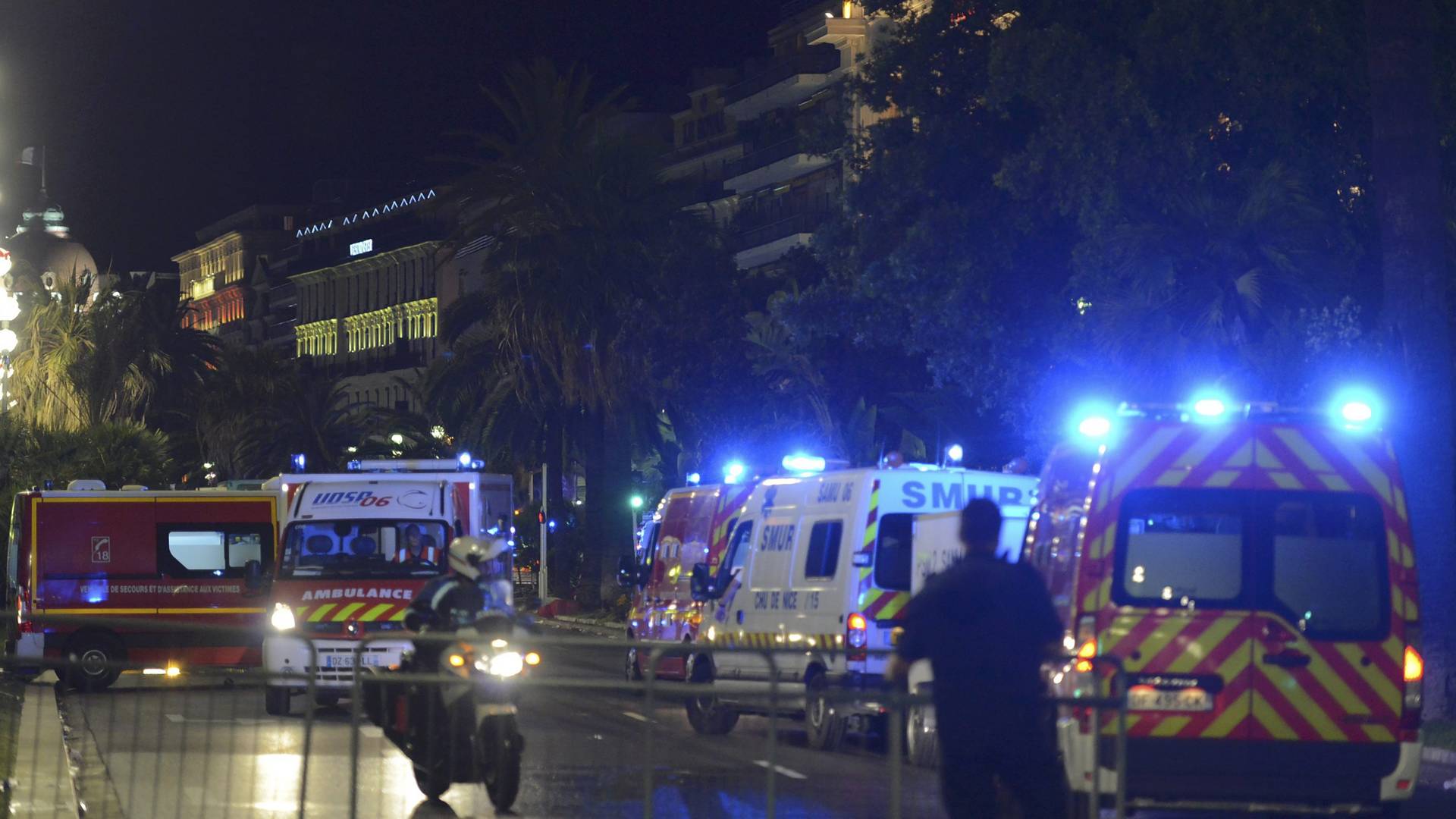 Francúzsko opäť na kolenách. Teroristi zabili v Nice najmenej 84 ľudí