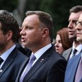 Premier Morawiecki: rząd PO podniósł wiek emerytalny wbrew woli Polaków. Trzaskowski odpowiada