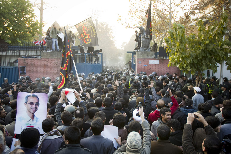 Atak irańskich studentów na ambasadę Wlk.Brytanii