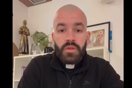 "Većina preljuba se dešava u braku DOK JE ŽENA TRUDNA, mnoge su SAME KRIVE ZA TO": Sveštenik Mirko OPLEO PO ŽENAMA, zbog njegovih poruka o kupaćim kostimima SVI SE KRSTE I LEVOM I DESNOM