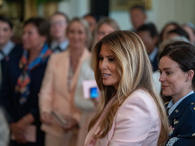Melanija Tramp se pojavila ovako odevena u Beloj kući i izgleda kao milion dolara