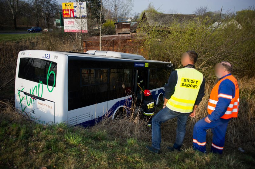 Wypadek autobusu MPK w Nowej Hucie. 10 osób rannych