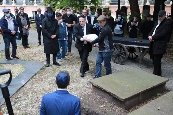 Odkryte na Muranowie szczątki mieszkańców getta pochowane na Cmentarzu Żydowskim