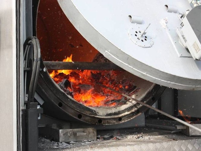 Mobilne krematorium IN-50.1K zbudowane na bazie ciężarówki Volvo