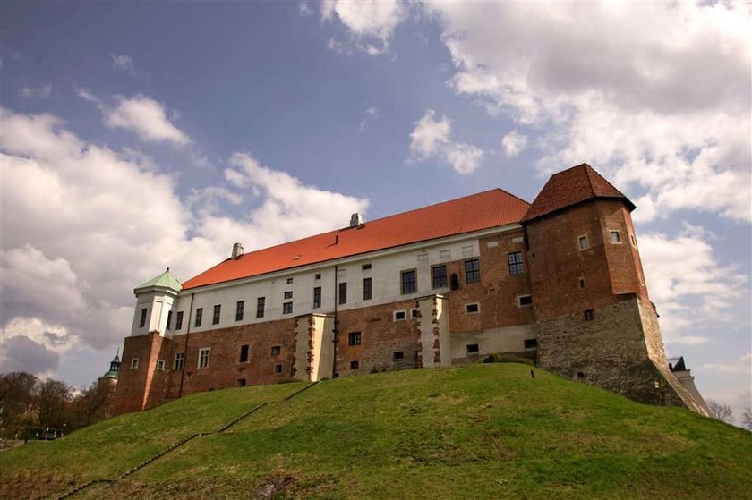 Oto najpiękniejsze świętokrzyskie zamki, pałace i świątynie