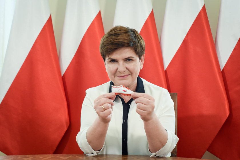 Premier Beata Szydło i broszki