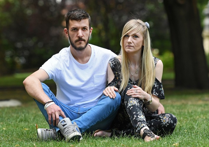 CHARLIE GARD UMIERA, RODZICE WALCZĄ O JEGO ŻYCIE