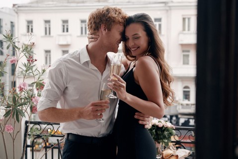 Az alkohol tényleg fokozza a szenvedélyt?