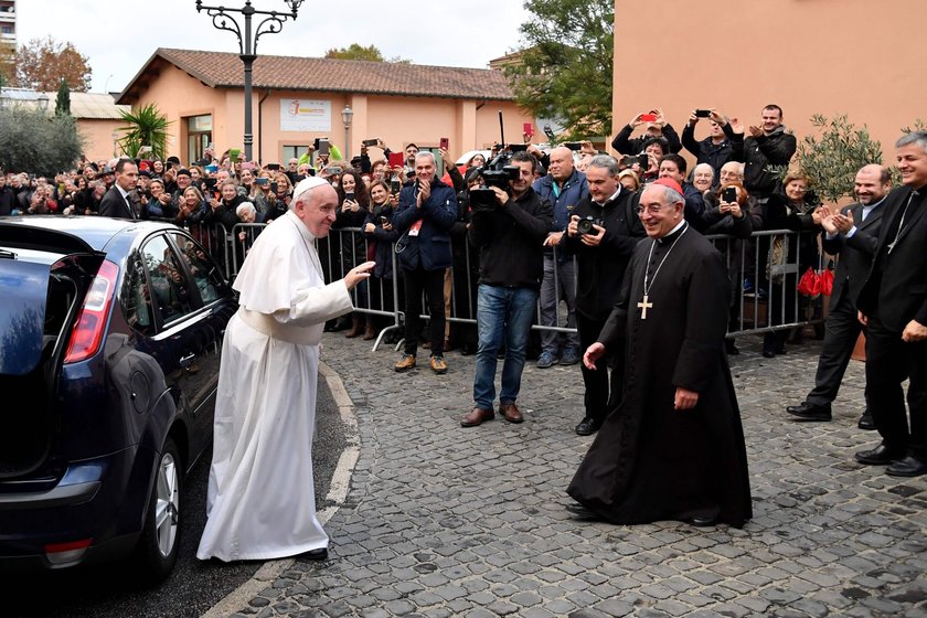 Papieski wikariusz ma koronawirusa. Czy mógł zarazić Franciszka?