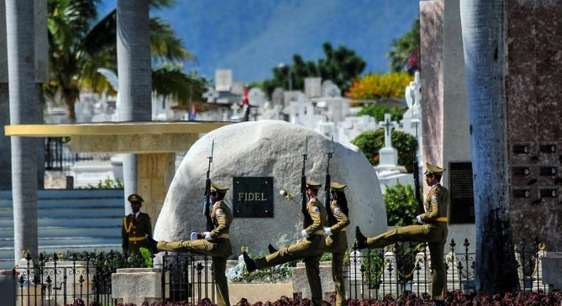 A guard of honour stays by the tomb of Cuban leader Fidel Castro at the Santa Ifigenia cemetery in Santiago de Cuba on December 4, 2016