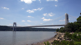Bombariadó New Yorkban: lezárták a világ egyik legforgalmasabb hídját