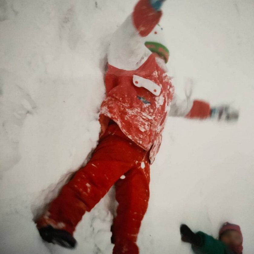 Dominika Gwit pokazała zdjęcia z dzieciństwa. Przypomniała sobie o pewnej aktywności na śniegu