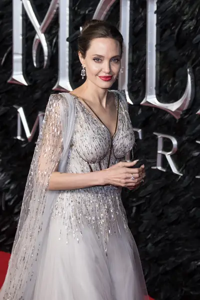 Angelina Jolie na premierze &quot;Czarownicy 2&quot; / Jeff Spicer / Getty Images