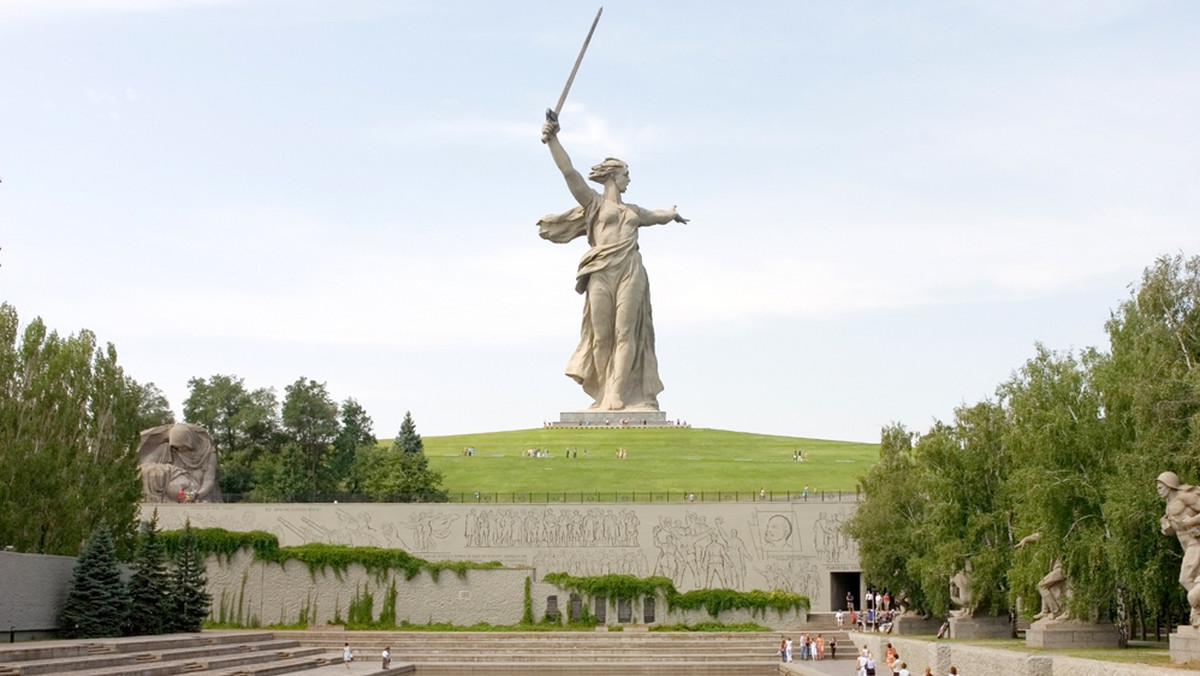 W dniu obchodów 70. rocznicy zwycięstwa w bitwie stalingradzkiej Wołgograd wróci 2 lutego do wojennej nazwy - Stalingrad, a na jego ulice wyjadą "stalinobusy", tj. autobusy komunikacji miejskiej ozdobione portretami Józefa Stalina.