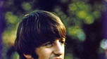 Ringo Starr na zdjęcie zespołu The Beatles z lat 60. 