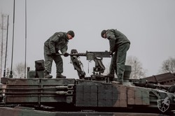 Ciężki sprzęt już w Polsce. Czołgi i wyrzutnie rakiet przepłynęły pół świata