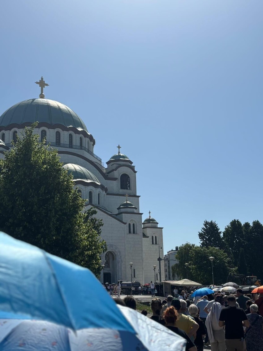 Redovima za celivanje Pojasa Presvete Bogorodice se ne vidi kraj