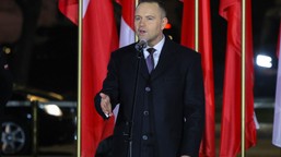 hiszpanie uderzyli w karola nawrockiego. przypomnieli niechlubną przeszłość prezydenta