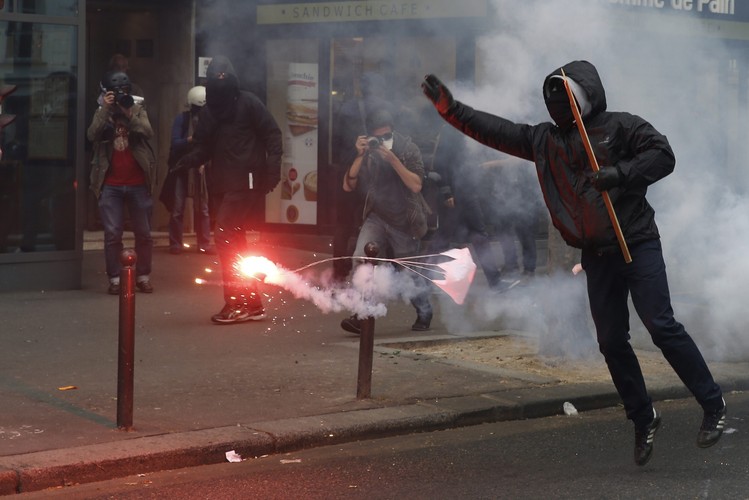 Demonstracja związkowców przeciwko rządowej reformie prawa pracy