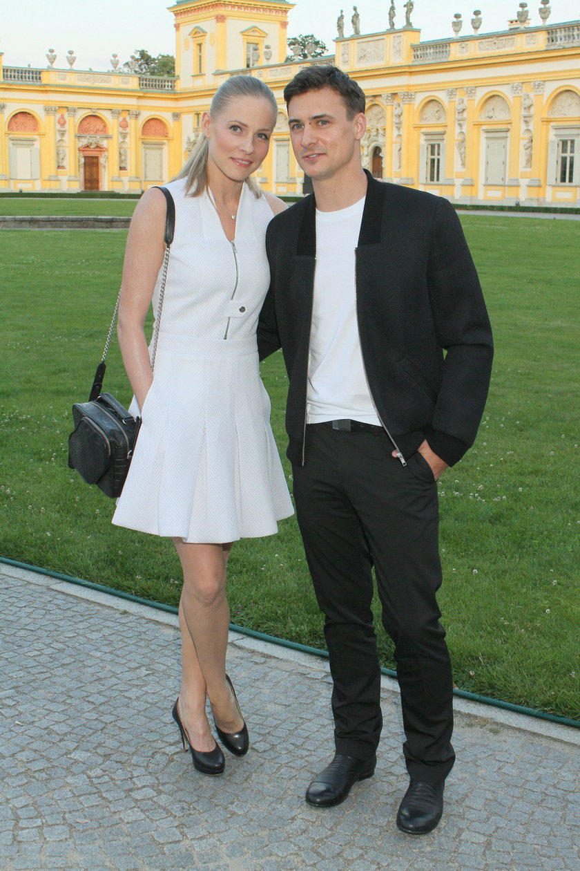 Mateusz Damięcki z żoną