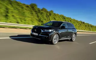 DS 7 Crossback E-Tense 4x4 – hybryda nie musi być nudna