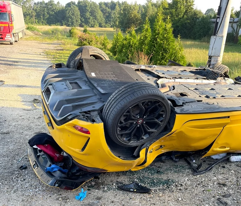 Wrak rozbitego Renault Megane pod Oświęcimiem
