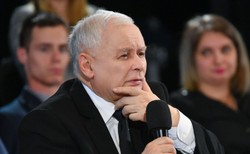 Kaczyński ukarany za słowa o "dawaniu w szyję". "Sukces posłanek Lewicy"
