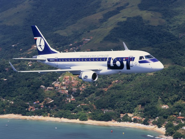 Embraer 175 w locie. Fot. LOT