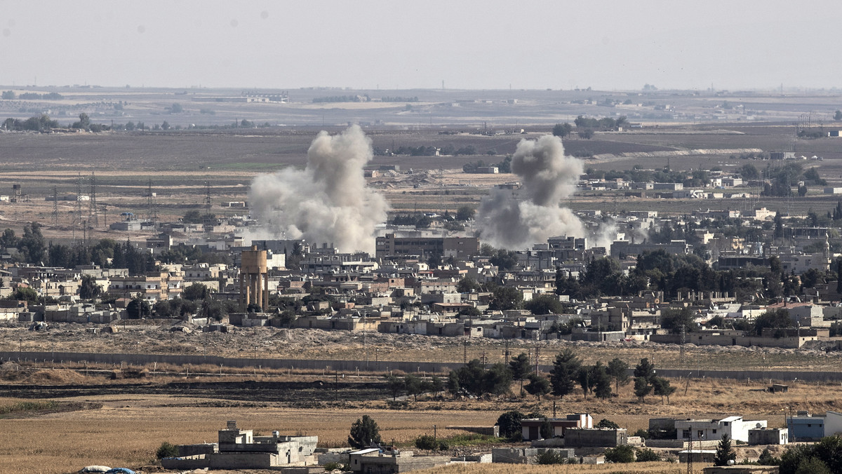 Żołnierze USA wycofali się z miasta Manbidż w syryjskiej prowincji Aleppo. Amerykanie wycofując się przekazują swoje pozycje Rosjanom.