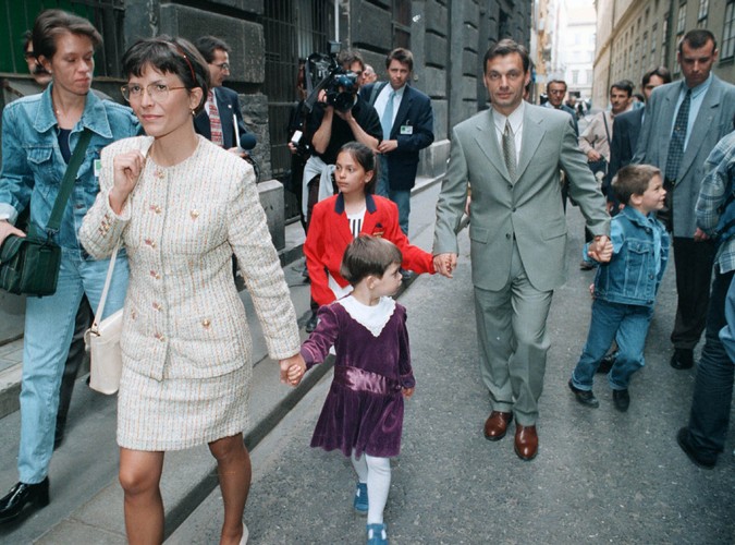 Viktor Orban z żoną Aniko i dziećmi: Gasparem, Rahel i Sarą