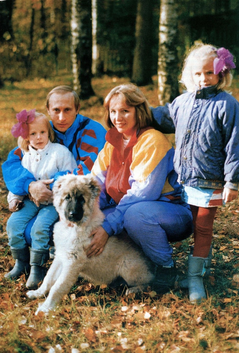 Takiego wizerunku Putin raczej nie pielęgnuje. Tu na zdjęciu sprzed lat z rodziną